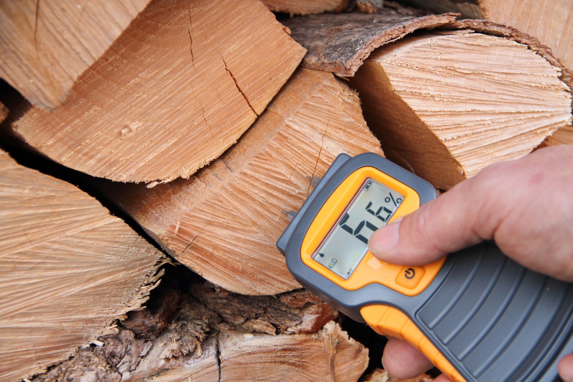 Tipps & Tricks zur Feuchtemessung von Brennholz